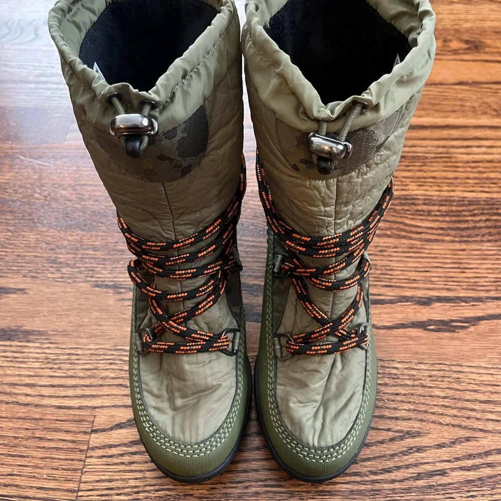 Sorel Olive Green Quilted Wedge Lace-Up Winter Boot with Black Sole